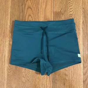 Vuori Dune shorty size S. Only worn once.